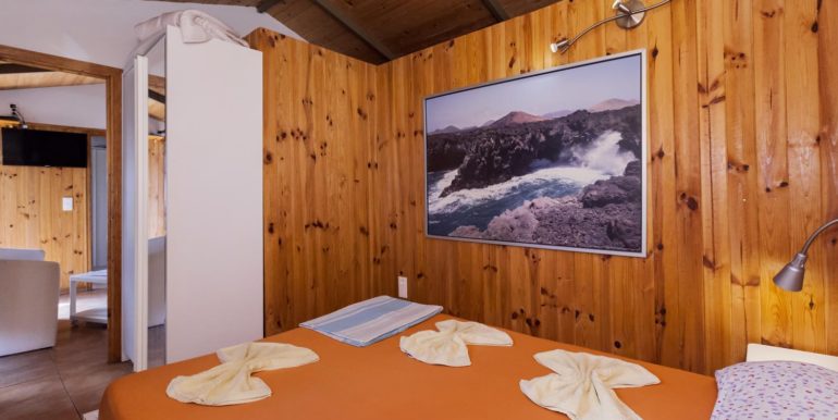 8dc38f83-0253-4717-92ec-2d9302d78012